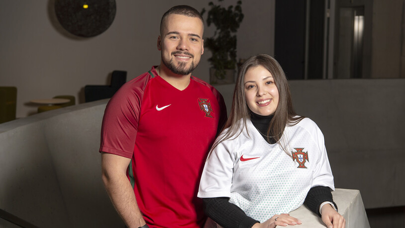 Die in Chur aufgewachsenen und wohnhaften Portugiesen Leonardo Lopes und Liliana Almeida verfolgten gespannt das Spiel ihrer Landsleute gegen die Schweizer Nationalmannschaft in Katar. 