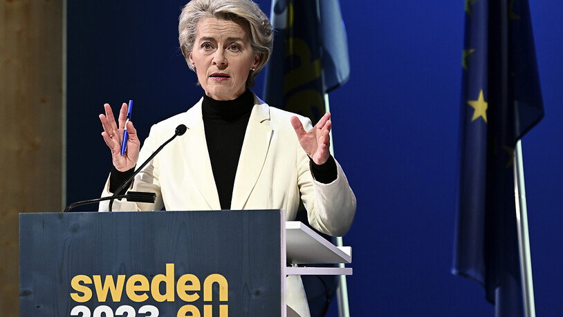 Ursula von der Leyen, Präsidentin der Europäischen Kommission, spricht während einer Pressekonferenz. Foto: Jonas Ekstromer/TT News Agency/AP/dpa