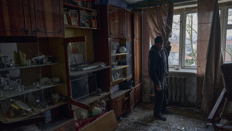 Erneut sind bei russischen Angriffen in der Ukraine auch Zivilisten getroffen und Wohnungen verwüstet worden. Foto: -/LIBKOS/AP/dpa