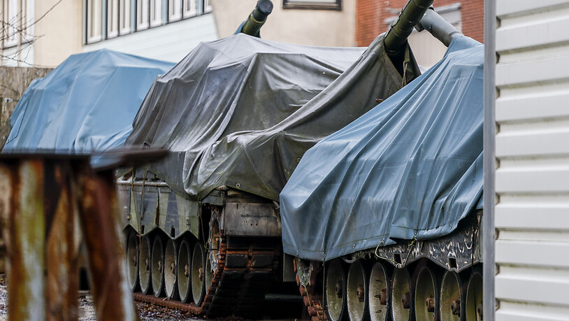 Lange rungen verschiedene Staaten mit der Lieferung von Leopard-1-Kampfpanzern an die Ukraine. Doch nun sollen sogar über 100 Stück im Kampf gegen Russland helfen. Foto: Axel Heimken/dpa