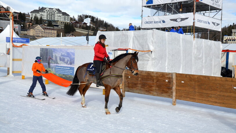 Impressionen vom 11. Februar: Anlässlich der White Turf Family Days finden auf dem St. Moritzersee Ponyrennen und Skijöring statt.