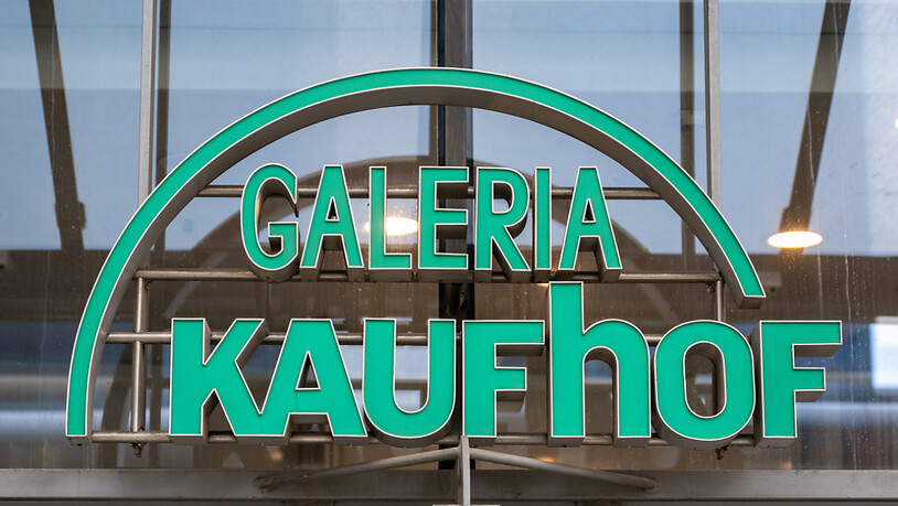 Deutschlands letzter grosser Warenhauskonzern Galeria Karstadt Kaufhof will 52 der noch verbliebenen 129 Warenhäuser schliessen. Insgesamt werden somit weit über 5000 Arbeitnehmer ihren Job verlieren. (Archivbild)