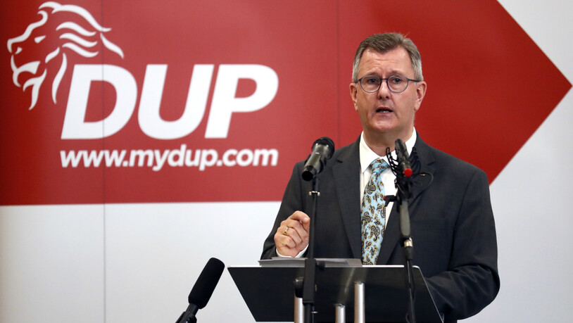 ARCHIV - Jeffrey Donaldson, Vorsitzender der Democratic Unionist Party (DUP), hält eine Rede. Die DUP, die auch im Londoner Unterhaus vertreten ist, kündigte am Montag an, gegen das sogenannte Windsor-Abkommen zu stimmen. Foto: Peter Morrison/PA Wire/dpa