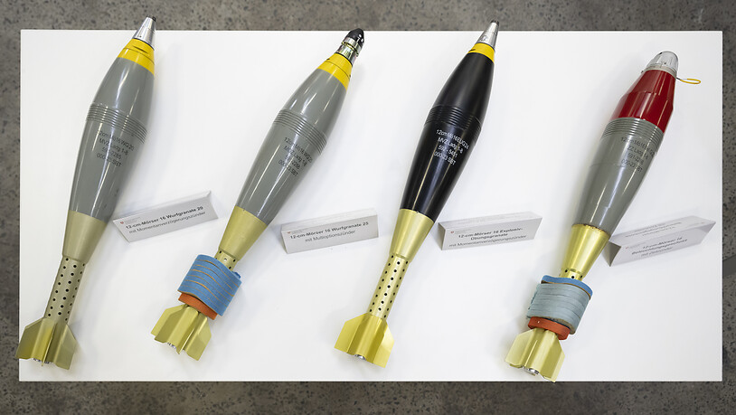 12-Zentimeter-Mörser-Munitionen bei der Präsentation der Armeebotschaft 2023 auf dem Waffenplatz in Thun. (Archivbild)