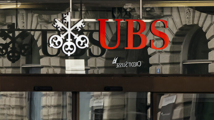 Als eine der letzten grossen Banken hat auch die UBS die Zinsen angehoben. Ab dem 1. Mai sollen die Zinsen für Spar- und Vorsorgekonten steigen. (Archivbild)