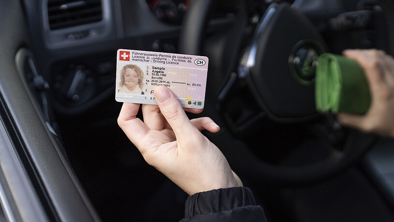 Der Schweizer Führerausweis kriegt ein neues Hochsicherheitsdesign, das internationalen Standards entspricht. (Symbolbild)