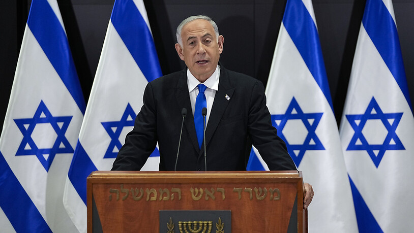 Benjamin Netanjahu, Premierminister von Israel, spricht während einer Pressekonferenz. In Nahost ist es über Ostern zu neuen Konfrontationen gekommen. Foto: Ohad Zwigenberg/AP/dpa