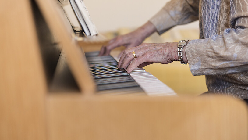Klavierspielen bremst den Abbau der geistigen Leistungsfähigkeit im Alter. (Archivbild)