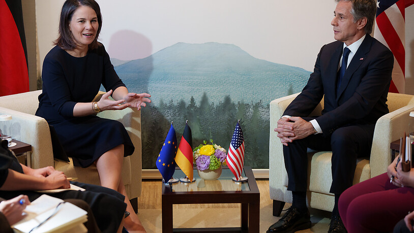 US-Außenmister Antony J. Blinken zusammen mit der deutschen Außenministerin Annalena Baerbock während des Treffens der Außenminister der G7-Staaten in Japan. Foto: Soeren Stache/dpa