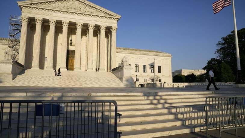 Der Supreme Court der USA hält den Zugang zu einem Abtreibungsmedikament aufrecht. Foto: Jacquelyn Martin/AP/dpa