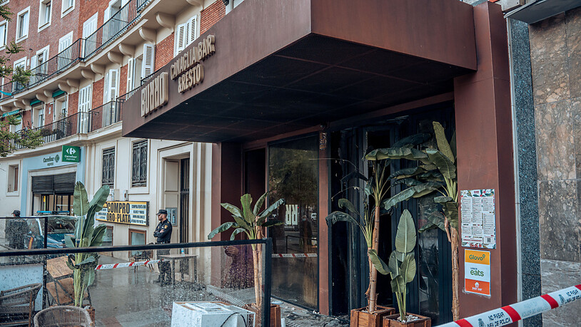 Das Restaurante "Burro Canaglia Bar  Resto" auf der Plaza de Manuel Becerra, aufgenommen nachdem im Inneren des Lokals ein Feuer ausgebrochen war. Bei dem Brand seien zwei Menschen ums Leben gekommen und zehn verletzt worden. Foto: Gabriel Luengas/EUROPA…