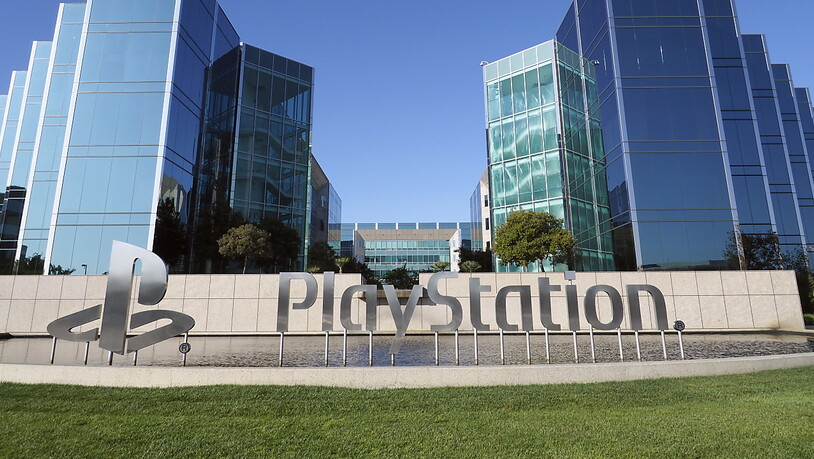 Sony hat im vergangenen Geschäftsjahr mehr Umsatz gemacht, aber lediglich gleich viel Betriebsgewinn wie im Vorjahr. Die Verkäufe der Playstation ziehen an. (Archivbild)
