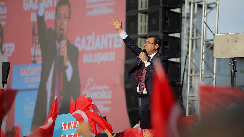 Der Bürgermeister von Istanbul, Ekrem Imamoglu von der Republikanischen Volkspartei (CHP), nimmt an einer Wahlkampfveranstaltung teil. Foto: Zakariya Yahya/IMAGESLIVE via ZUMA Press Wire/dpa