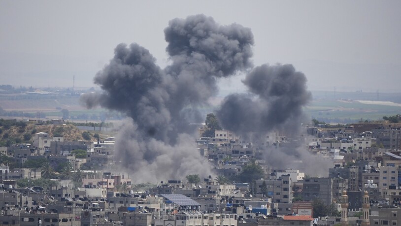 Nach heftigem Raketenbeschuss hat Israels Luftwaffe erneut Ziele der militanten Palästinenserorganisation Islamischer Dschihad im Gazastreifen angegriffen. Foto: Hatem Moussa/AP/dpa