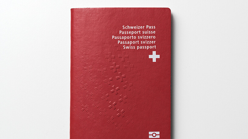 Wer den Schweizer Pass will, soll künftig weniger Hürden überspringen müssen. Das fordert eine neue Volksinitiative. (Themenbild)