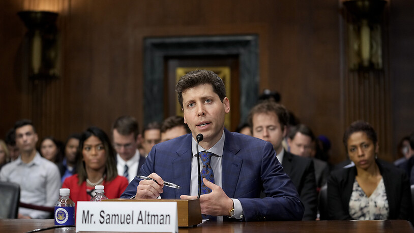 Sam Altman, Chef des ChatGPT-Erfinders OpenAI, spricht während einer Anhörung im US-Senat. Foto: Patrick Semansky/AP/dpa