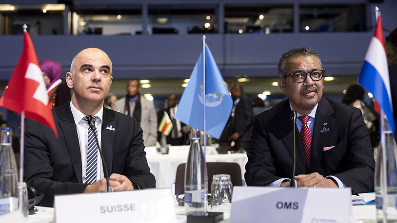 Eröffnen die 76. WHO-Jahrestagung in Genf: Bundespräsident Alain Berset (links) und WHO-Direktor Tedros Adhanom Ghebreyesus. (Archivbild)