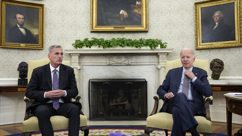 US-Präsident Joe Biden trifft sich mit Kevin McCarthy, Sprecher des Repräsentantenhauses, um über die Schuldenobergrenze zu sprechen. Foto: Alex Brandon/AP