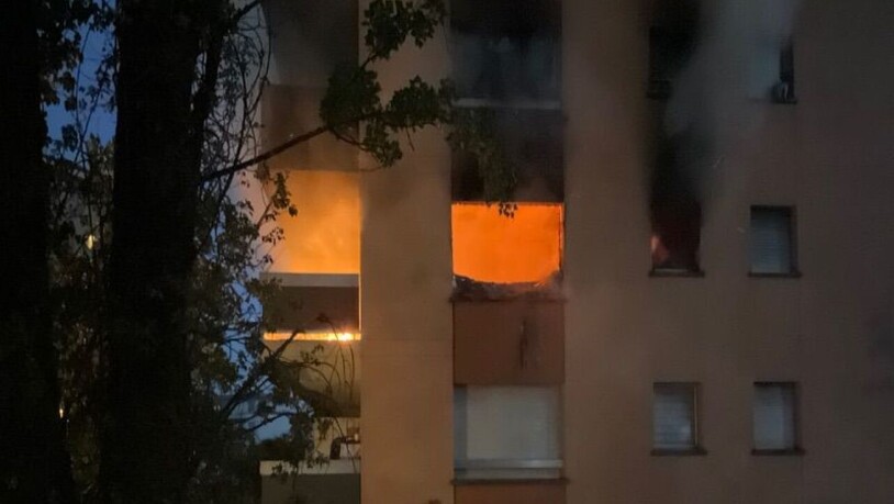 In einer Wohnung im zweiten Stock eines Blocks in Clarens kam es aus noch ungeklärten Gründen zu einem Brand.