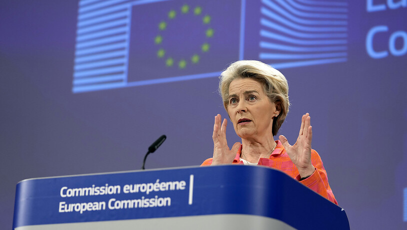 Ursula von der Leyen, Präsidentin der Europäischen Kommission, spricht auf einer Pressekonferenz im EU-Hauptquartier in Brüssel. Foto: Virginia Mayo/AP/dpa