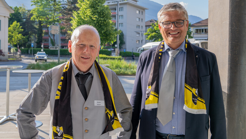 Juniorenobmann Donato Fanconi (links) und Vizepräsident Reto Capelli (rechts) vom Valposchiavo Calcio, dem Verein des Jahres.