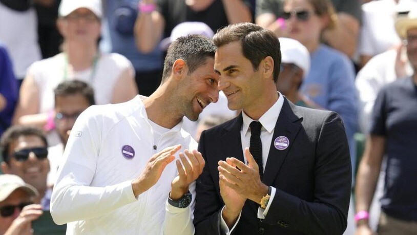 Novak Djokovic und Roger Federer im vergangenen Sommer in Wimbledon anlässlich einer Zeremonie zum 100-jährigen Jubiläum des Centre Court