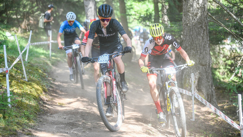 Enge Duelle im Wald: Nach 2021 und 2022 findet der Swiss Bike Cup auch in diesem Jahr in der Val Surses statt.