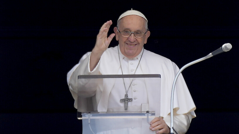 Papst Franziskus bei seinem ersten öffentlichen Auftritt nach dem Krankenhaus-Aufenthalt. Foto: Andrew Medichini/AP/dpa
