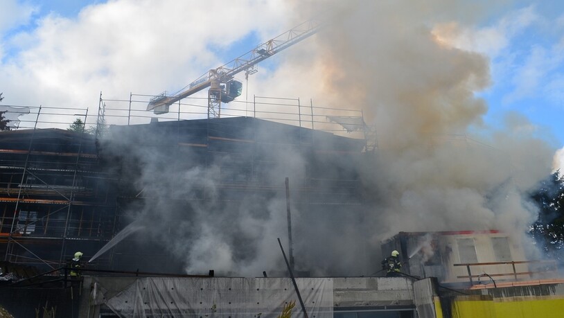 35 Feuerwehrleute im Einsatz: Auf einer Baustelle in St. Moritz hat es am Mittwoch gebrannt.