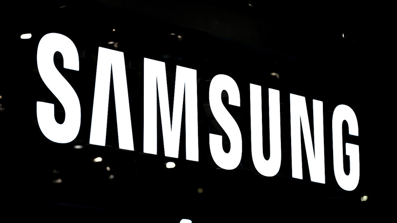 Ein Überangebot in der Chipbranche hinterlässt im Ergebnis des Elektronikriesen Samsung deutliche Spuren. Der operative Gewinn brach im zweiten Quartal um 96 Prozent ein. (Archivbild)