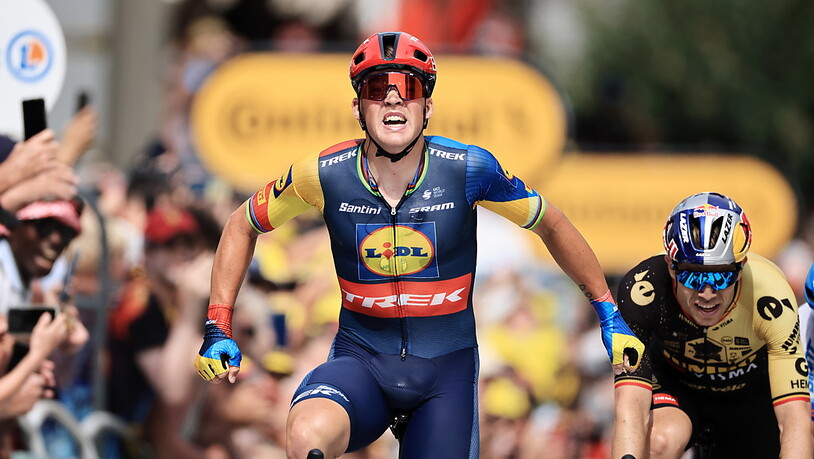 Mads Pedersen feiert den Sieg an der 8. Etappe der Tour de France