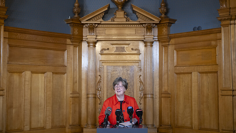 Präsidentin Isabelle Chassot (Mitte/FR) informiert über die erste ordentliche Sitzung der Parlamentarischen Untersuchungskommission (PUK).