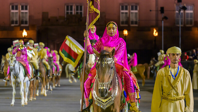 Die berittene königliche Kavallerie und die königliche Garde aus dem Oman hatten bereits am Freitag, an der Premiere der diesjährigen Ausgabe des Basel Tattoo, einen Auftritt.
