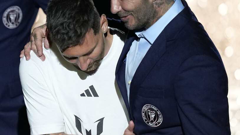 David Beckham umarmt Lionel Messi