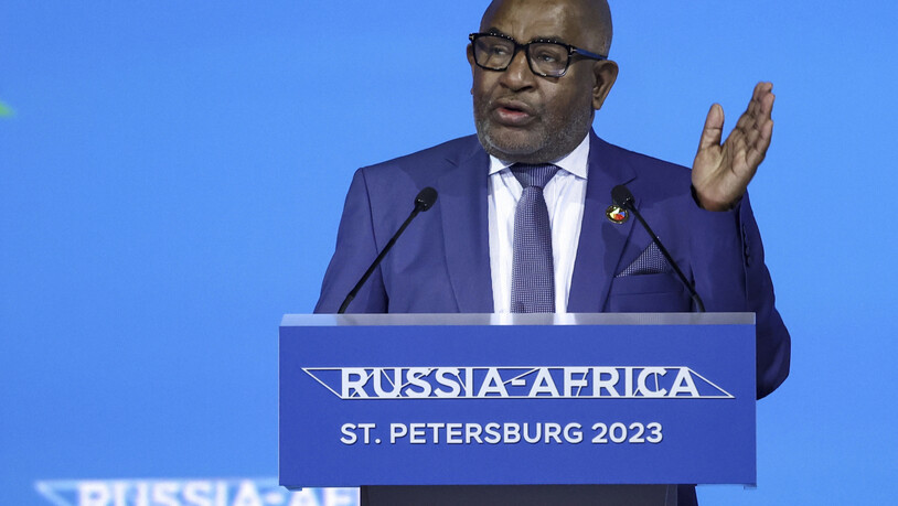 Azali Assoumani, Vorsitzender der Afrikanischen Union und Präsident der Komoren, spricht während des Russland-Afrika-Gipfels. Kremlchef Putin hat zum Auftakt des zweiten russischen Afrika-Gipfels in St. Petersburg den Vertretern des Kontinents…