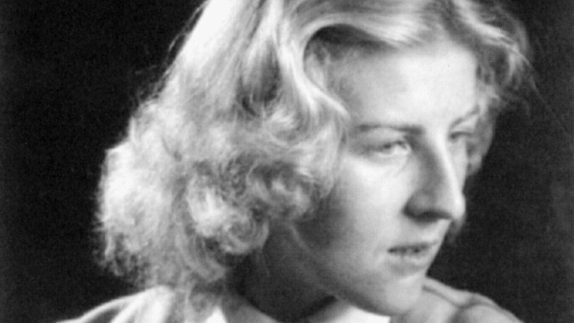 Lore Berger (1921-1943) ist als Autorin des Romans "Der barmherzige Hügel" weitgehend in Vergessenheit geraten. Am Sonntag, ihrem 80. Todestag, lesen zwanzig ihrer heutigen Kolleginnen ihren Roman - und geben ihr so ihre Stimme zurück.