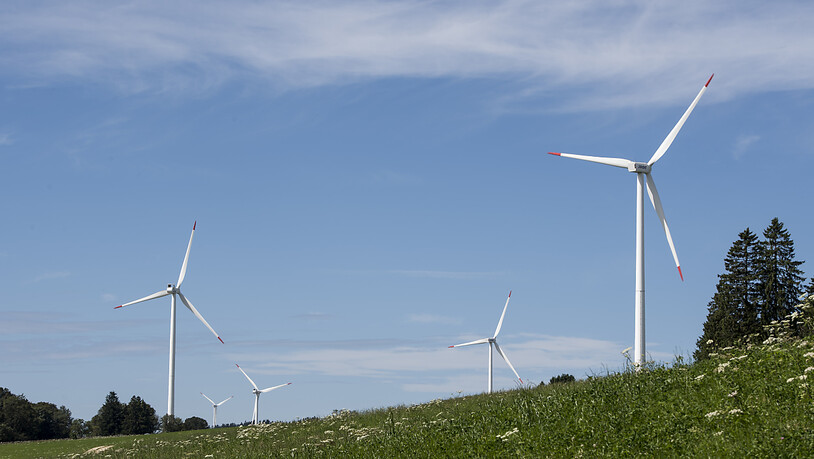 Das Kantonsgericht in Neuenburg weist Einsprachen gegen drei Windkraftprojekte im Jura ab. (Symbolbild)