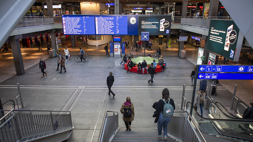 In dieser zentralen Halle des Hauptbahnhofs Bern fand der Angriff statt. (Archivbild)