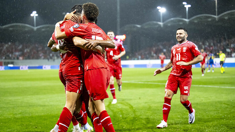 Die Schweizer bejubeln den Treffer von Granit Xhaka zum 2:0 gegen Andorra