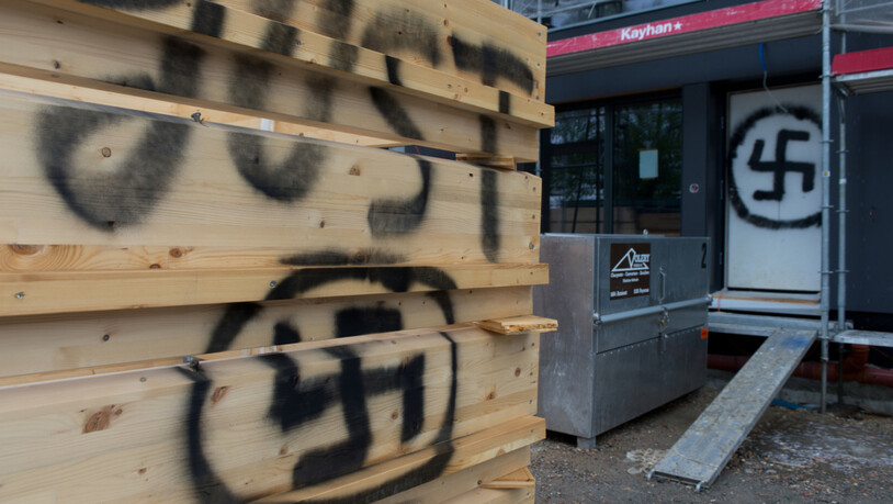 LESER REPORTER ENTDECKEN NAZISYMBOLE visual data 4