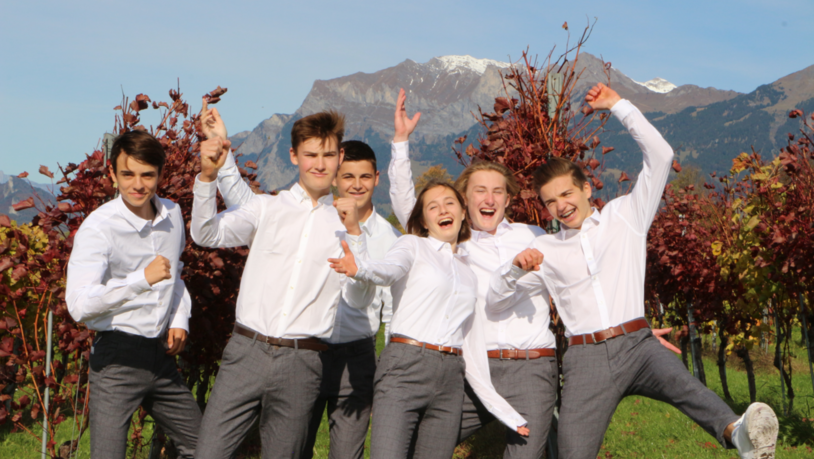 Das Team Core Cosmetics gewann an den Best Marketing und Sales Award am Young Enterprise Switzerland Wettbewerb.