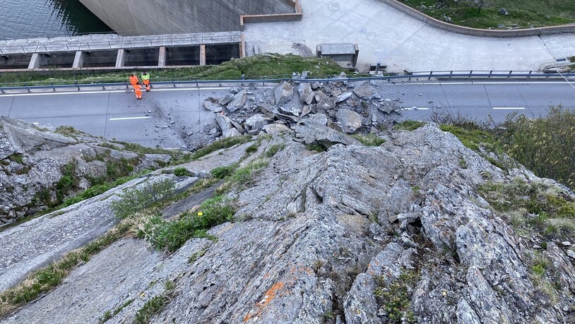  Rund 150 Kubikmetern Felsmasse stürzten auf die Lukmanierstrasse.