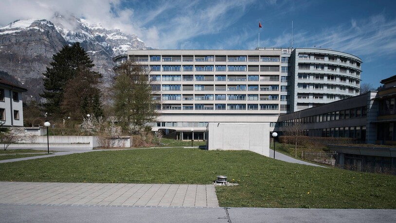 Im Kantonsspital Glarus sind wieder Besuche bei Patientinnen und Patienten möglich.
