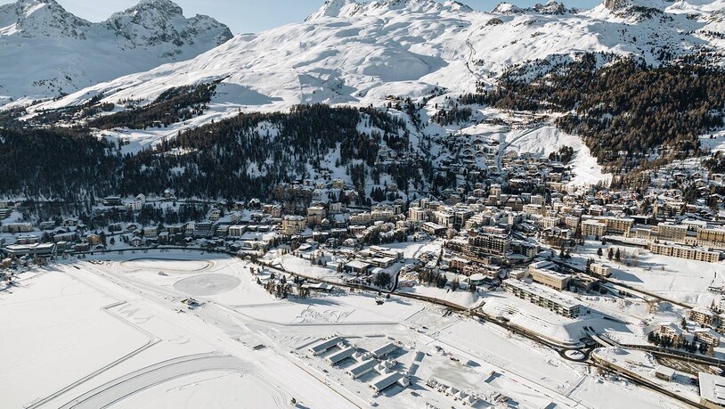 In St. Moritz finden Rennen im Ski alpin statt.