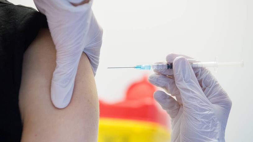 Impfung: Für Jugendliche ab zwölf Jahren ist in der Schweiz bisher nur der Covid-19-Impfstoff von Pfizer/Biontech zugelassen.