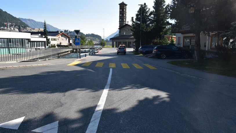 Auf der Via Sela in St. Moritz kam es am Dienstag zum Unfall.