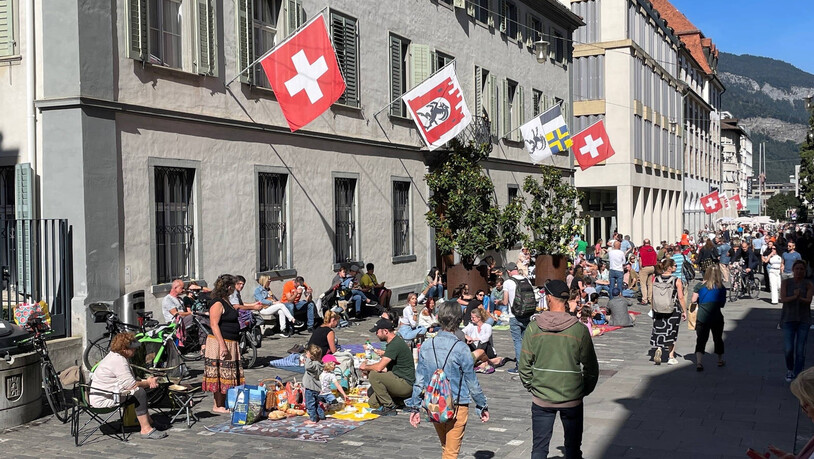 Am Samstagnachmittag fand das «Freiheitspicknick» entlang der Poststrasse statt.