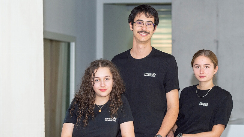 Nadja Oswald, Davide Ferrari und Layla Just (von links) gehören zu den Teammitgliedern der Firma Swissloop Tunneling von der ETH Zürich. 