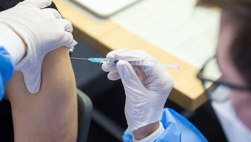 Die Gemeinde Davos empfiehlt der Bevölkerung, sich dringend für eine Erst- oder Boosterimpfung anzumelden.