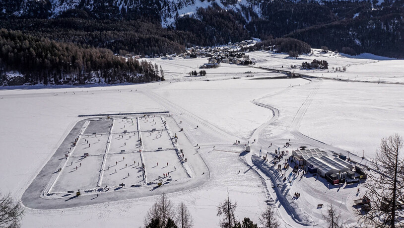 Die Pond Hockey Schweizermeisterschaft auf dem zugefrorenen Lej Suot.